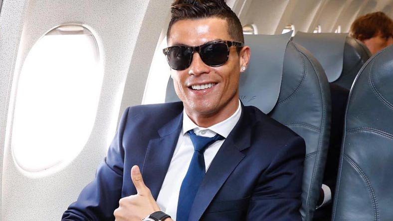 Cristiano Ronaldo, InstagramĐạt 300 triệu người theo dõi trong