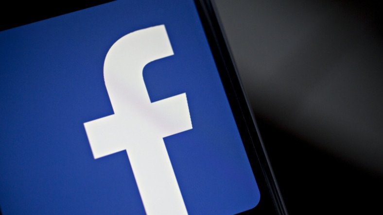 Facebook, 3,2 Thông báo loại bỏ hàng triệu tài khoản giả mạo