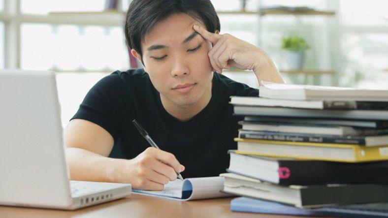 İzleyenleri Ders Çalışmaya Motive Ettiğini İddia Eden Garip Trend: Study With Me