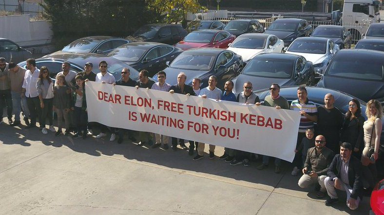 Lời mời Kebab đến Elon Musk từ những người yêu Tesla Thổ Nhĩ Kỳ