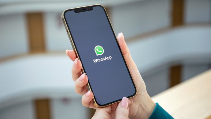 gửi tin nhắn whatsapp tới tất cả các địa chỉ liên hệ mà không cần phát sóng