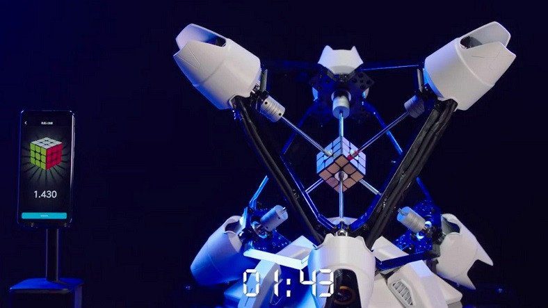 Video nơi Xiaomi Mi 10 trở thành nhà vô địch khối Rubik thế giới