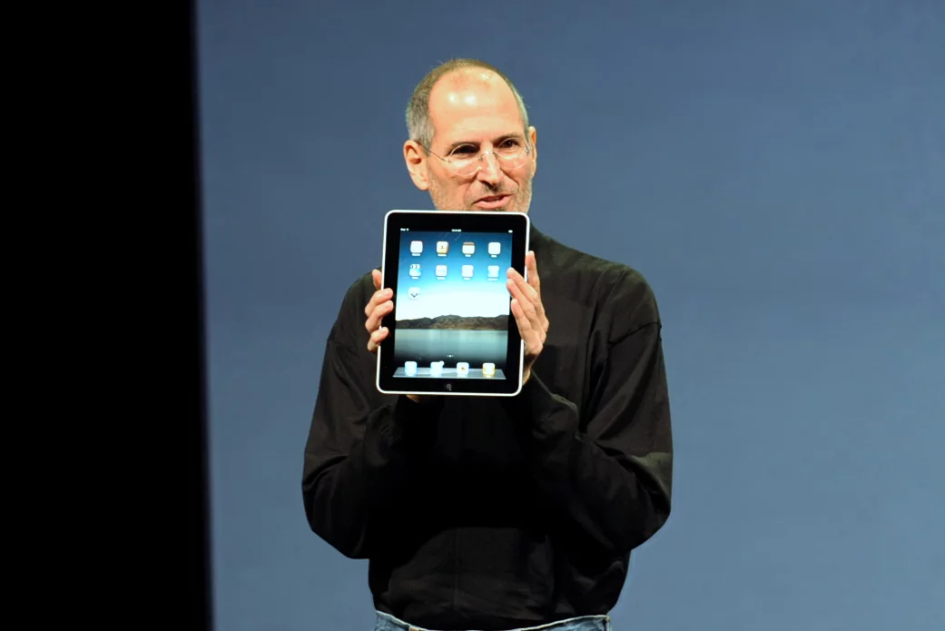 Steve Jobs iPad © Matt Buchanan