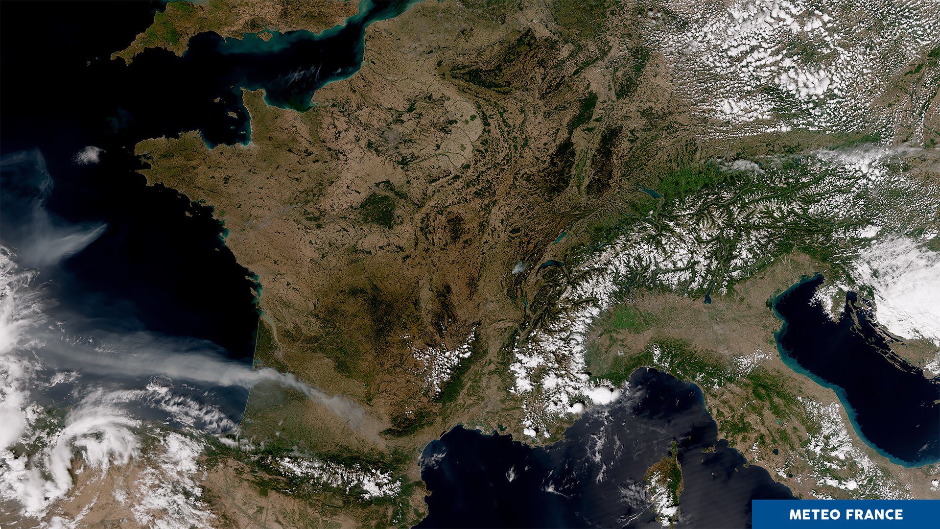 Den pågående branden i Gironde kan ses från rymden