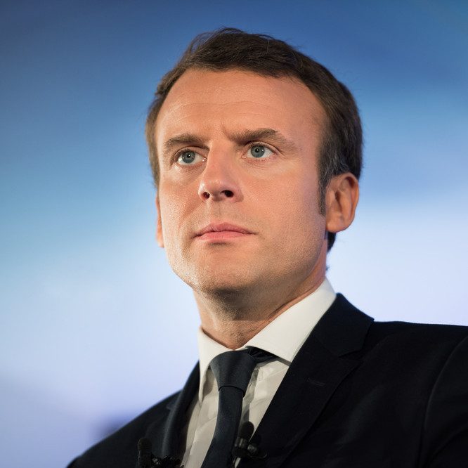 För president Macron är anonymitet på internet dåligt för demokratin