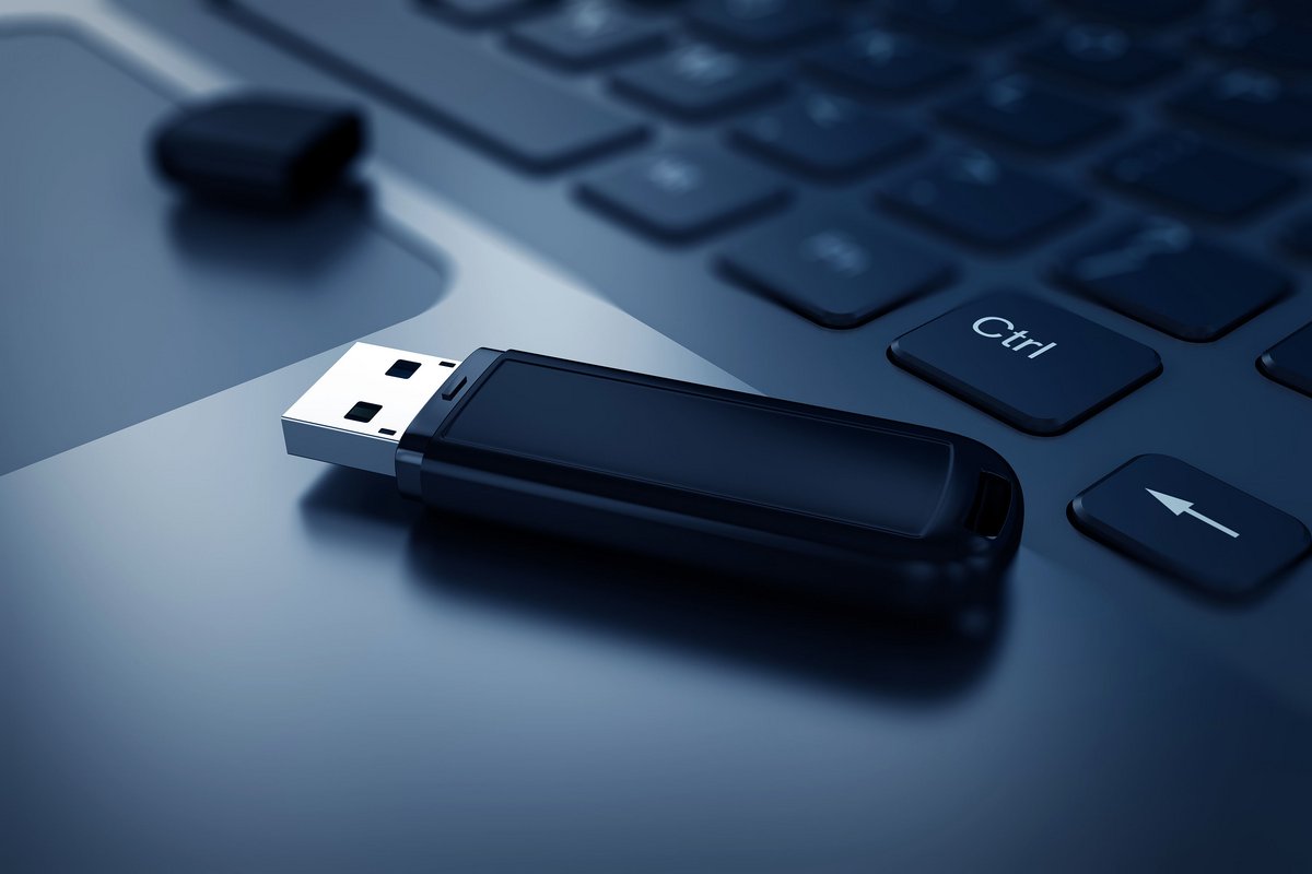 Ổ đĩa flash USB © Shutterstock