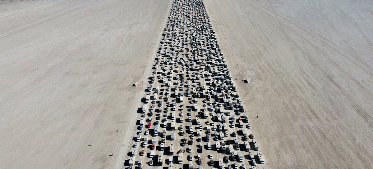 Festival Burning Man tem show com mais de 1.000 drones e fila gigante no final