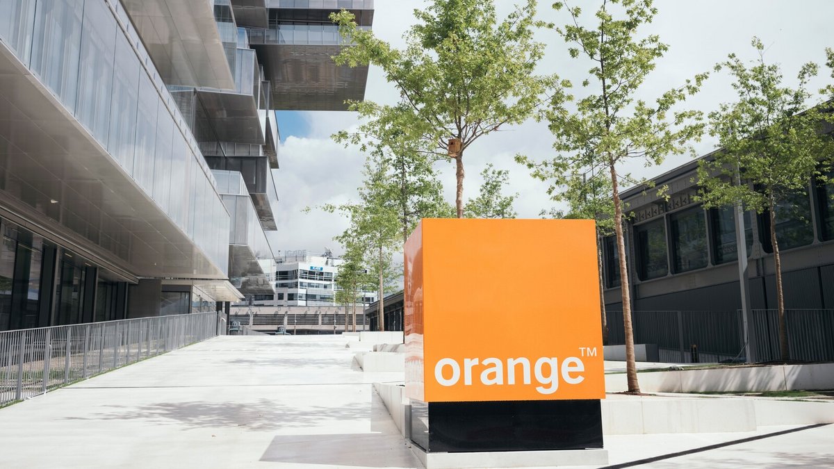 Cầu trụ sở chính màu da cam © Orange / Martin Colombet / Fisheye