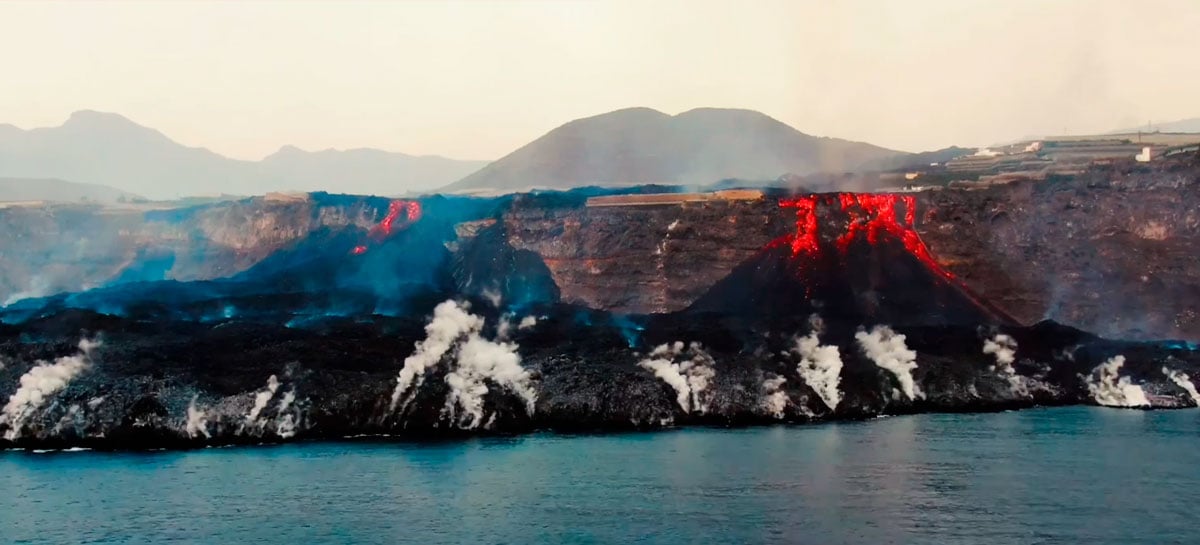Veja imagens impressionantes da lava do vulcão de La Palma chegando ao mar