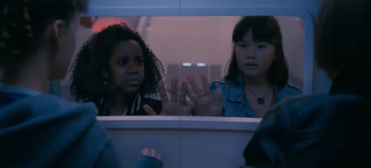 Paper Girls: série do Prime Video ganha novo teaser mostrando viagem no tempo