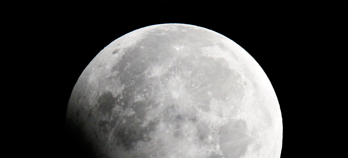 Lixo espacial 'sem pai' finalmente atinge a Lua