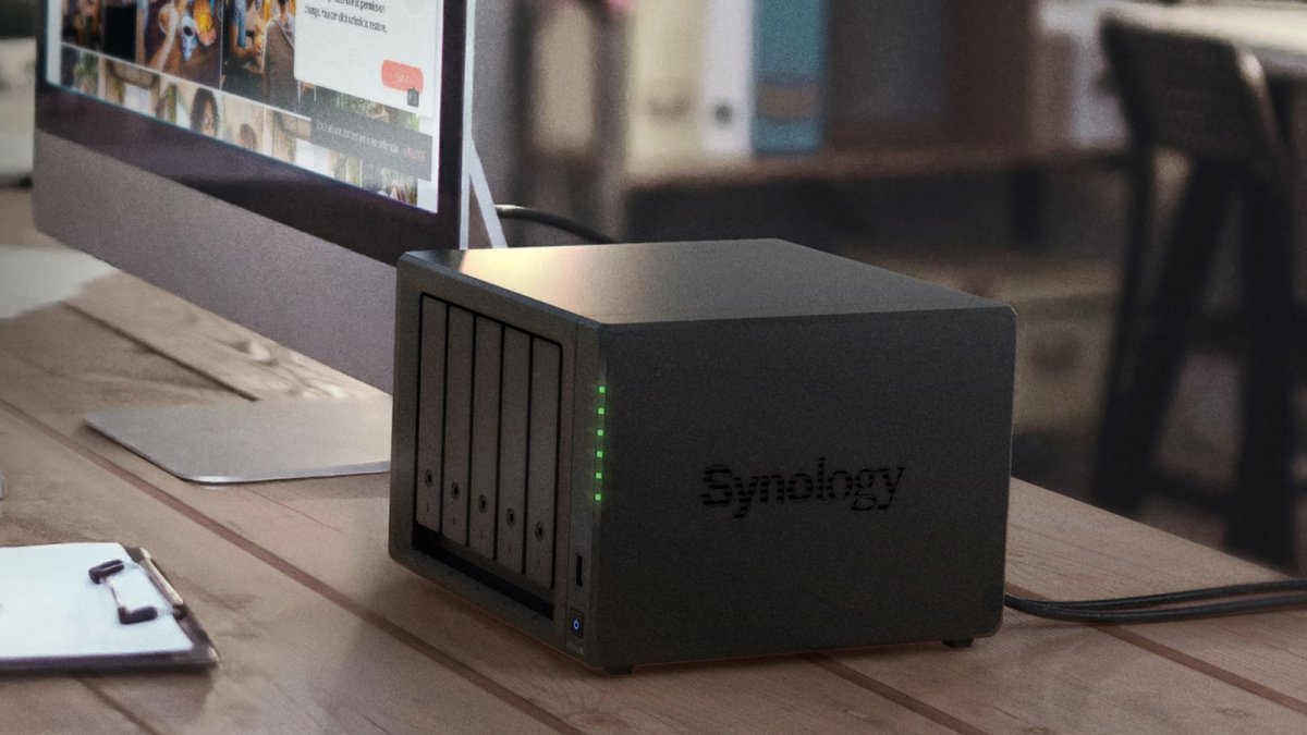Synology DS1522 + © Synology