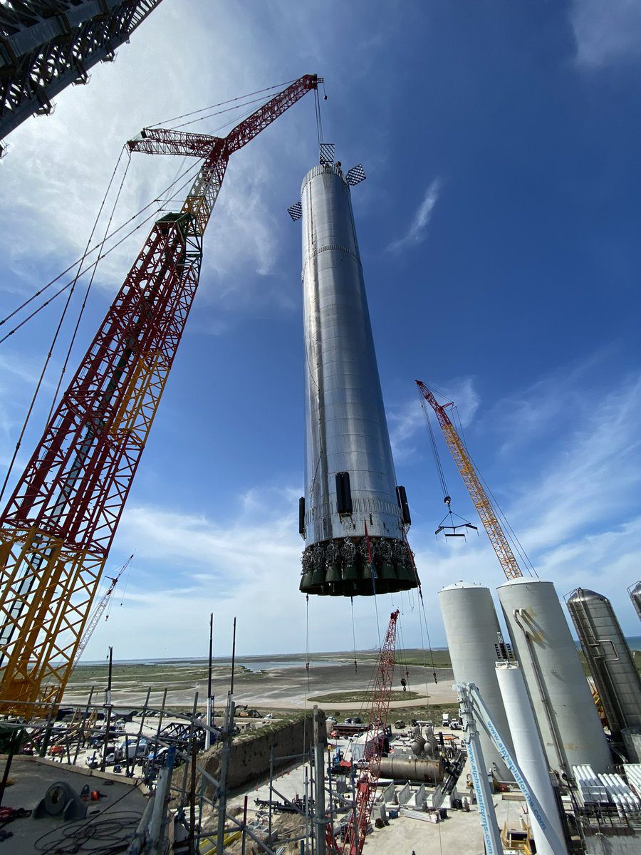 Bộ tăng cường Starship SuperHeavy BN4 tại chỗ © SpaceX / Elon Musk