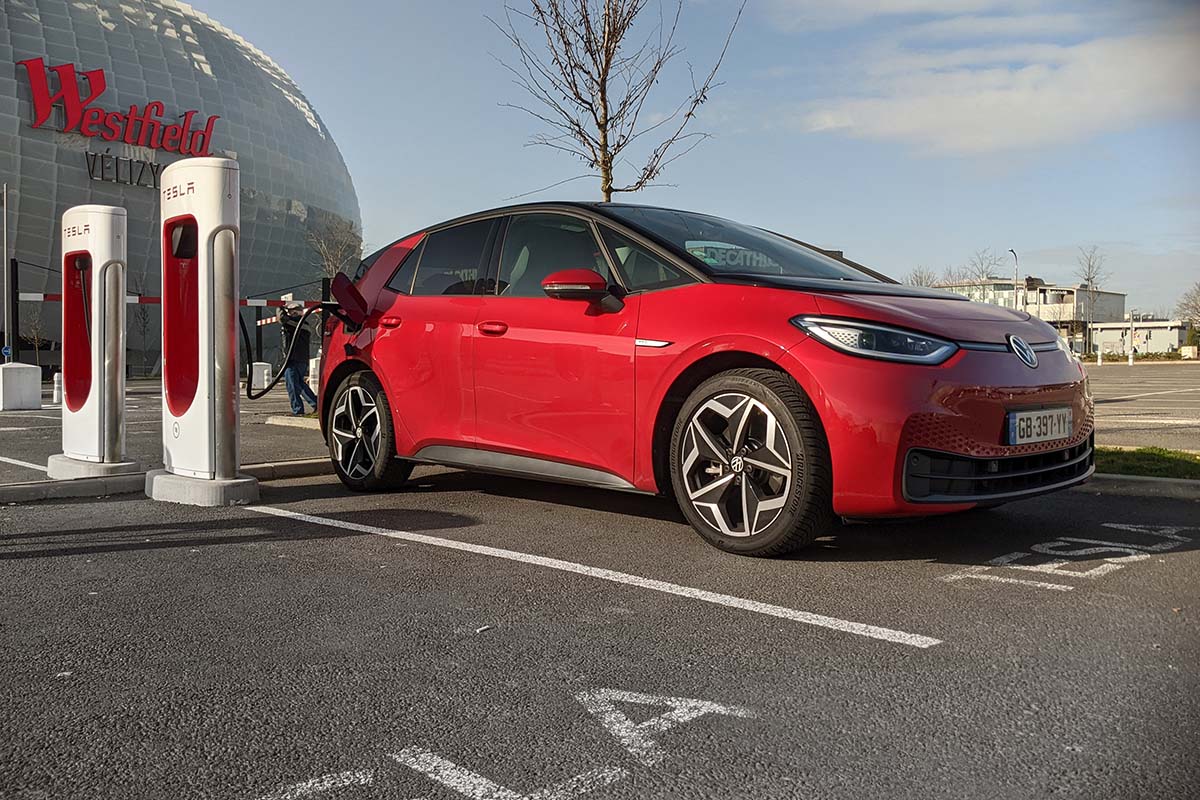 Tesla förbereder Supercharger-medlemskort för bilägare av andra märken