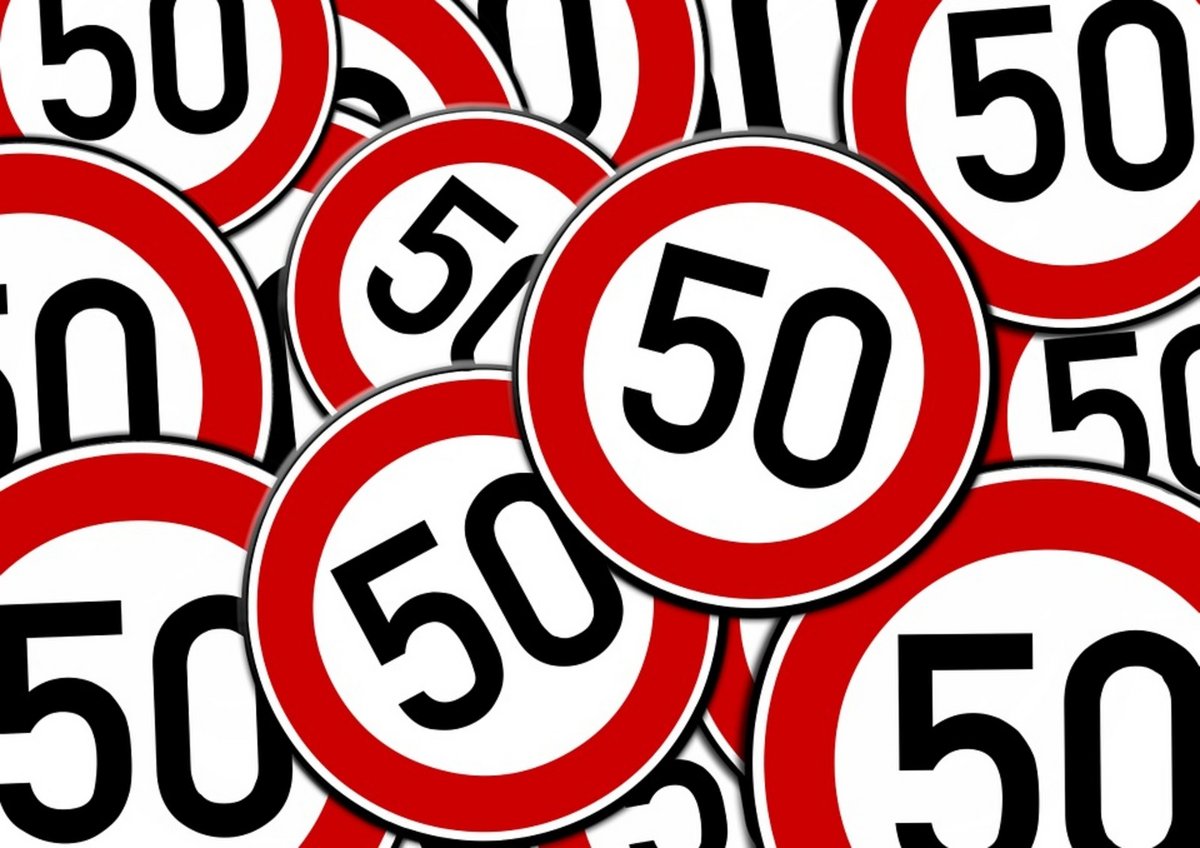 biển báo tốc độ 50 © geralt / Pixabay