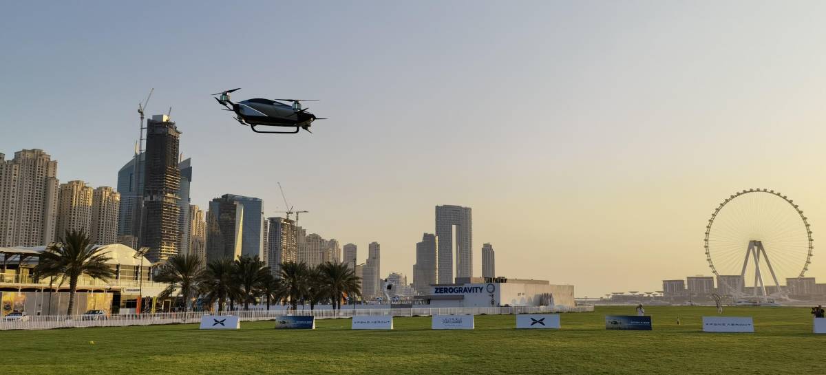 Carro voador completa primeiro voo público em Dubai