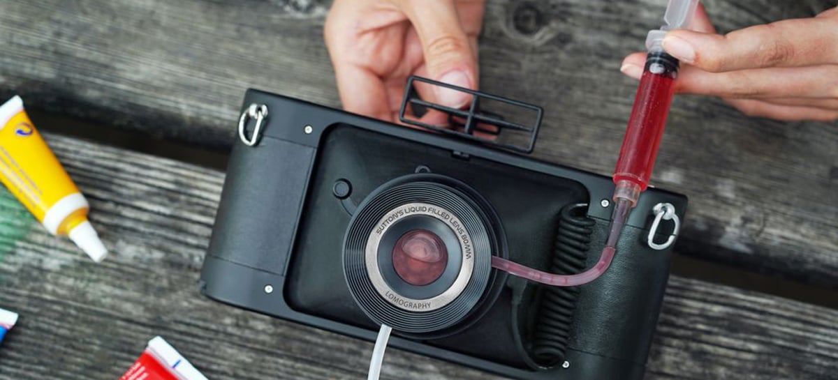 Câmera panorâmica 35mm da Lomography tem lente que pode ser enchida com líquido