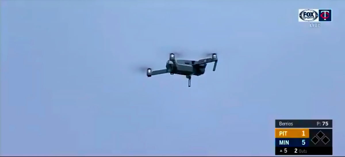 Drone voando ilegalmente atrasa partida do MLB, competição de beisebol