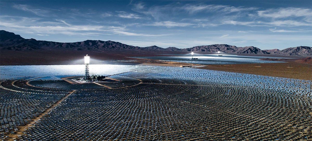 Mega usina solar usa 170 mil espelhos para gerar eletricidade no sul da Califórnia