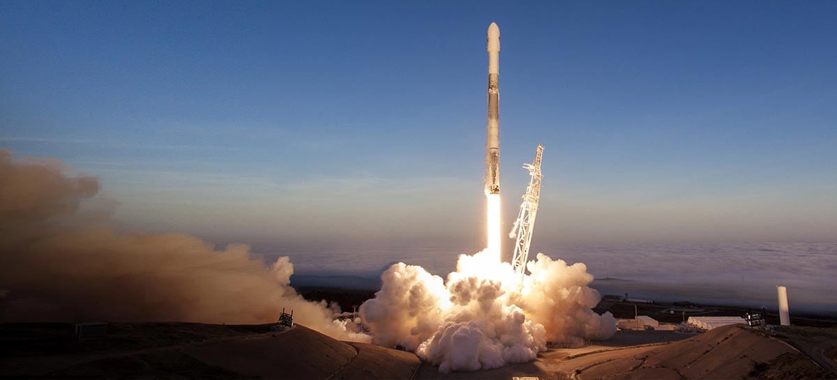 SpaceX Falcon 9 lança mais 60 satélites Starlink e pousa com segurança