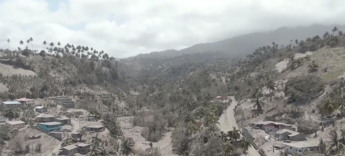 Vídeo feito com drone mostra estrago de erupções vulcânicas no Caribe