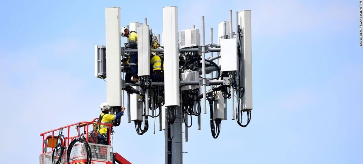 Conspiracionistas "anti-5G" sabotam torres de internet com navalhas e agulhas