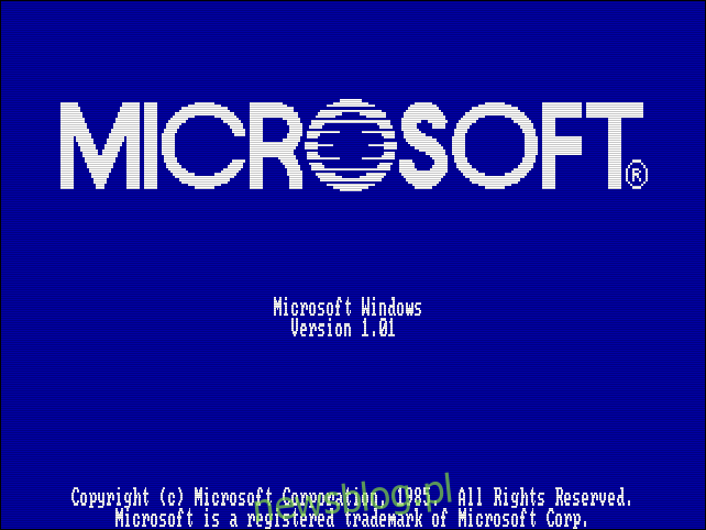 logo của Microsoft Windows 1.01 trên máy tính cũ.