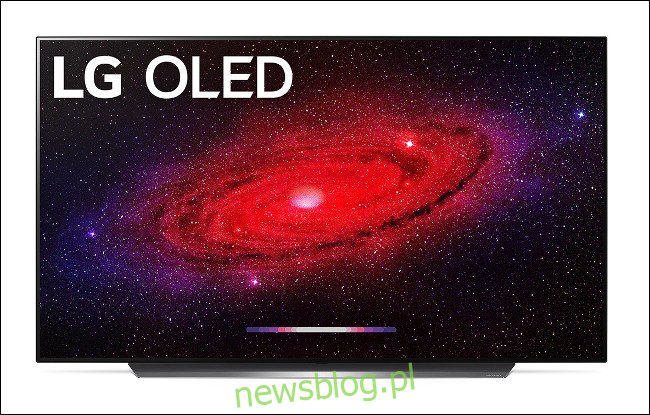 TV OLED LG CX hàng đầu năm 2020 hiển thị cảnh ngoài vũ trụ.