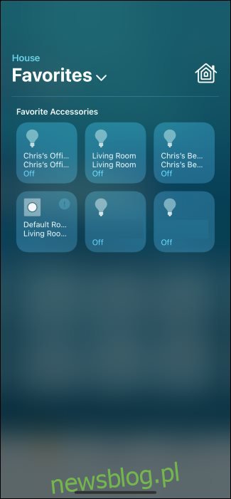 Trung tâm điều khiển iPhone đang hiển thị các thiết bị nhà thông minh yêu thích của bạn.