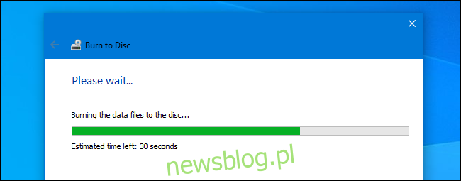 Quá trình ghi đĩa chính đang diễn ra trong trình hướng dẫn ghi đĩa của hệ thống Windows 10.