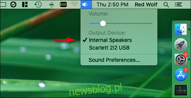 Chọn thiết bị đầu ra âm thanh của bạn bằng biểu tượng loa trong thanh menu trên máy Mac của bạn