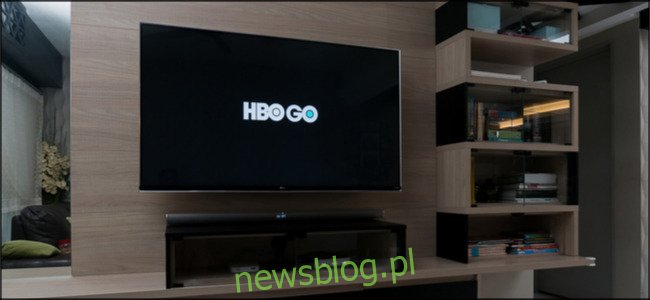 Logo HBO Go trên màn hình TV lớn.