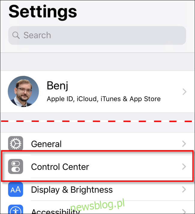 Nhấn vào Trung tâm điều khiển trong Cài đặt iOS