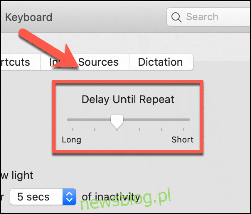 Di chuyển thanh trượt Độ trễ lặp lại lên hoặc xuống để thay đổi độ trễ lặp lại của bàn phím máy Mac của bạn