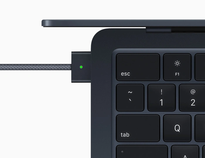 Apple  Cấu hình bên của MacBook Air M2