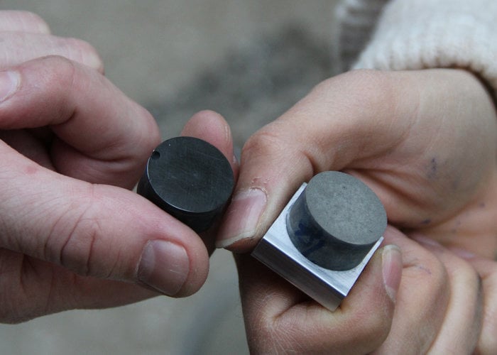 Xi măng điện hóa bằng nano cacbon đen
